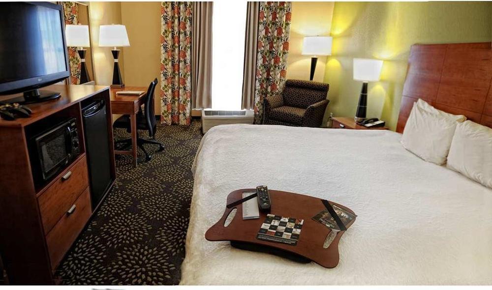 Hampton Inn & Suites Харлинген Номер фото