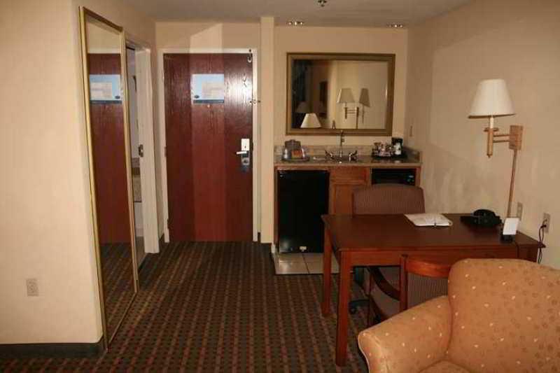 Hampton Inn & Suites Харлинген Номер фото